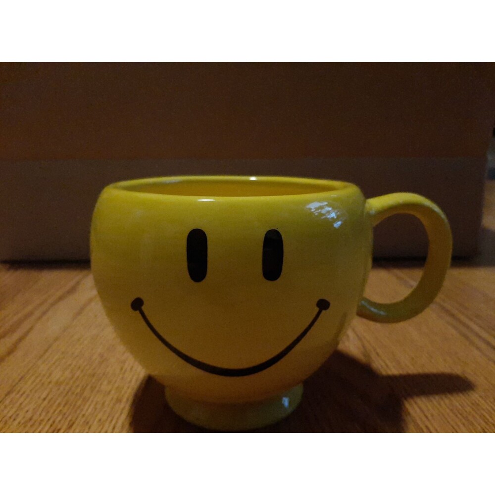 Large telaflora smiley face mug planter